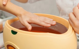 پارافین تراپی بهمراه مانیکور و پدیکور در سالن پروشات