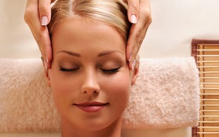 ماساژ صورت در مطب شرقی