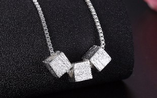 گردنبند آویز Cube Design