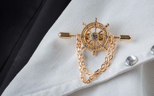 سنجاق سینه و کراوات