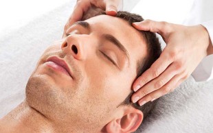 ماساژ صورت آقایان در مطب شرقی