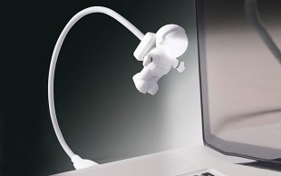 چراغ USB طرح فضانورد