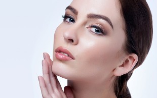 ماساژ و پاکسازی صورت در کلینیک آدینا