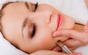 میکرودرم و هیدرودرم در مرکز زیبایی مدیکو نایس