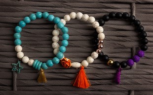 دستبند سنگی آویزدار