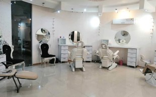 خدمات مژه و ابرو در عروس سرای پدیده