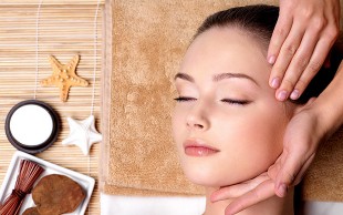 ماساژ صورت در سالن گلارس