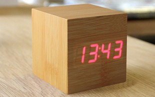 ساعت مربع رومیزی Wooden Clock
