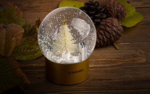 گوی کریسمس برفی طرح CHANEL