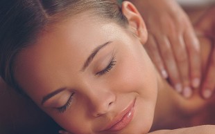 ماساژ بدن سوئدی در مرکز اسپا و ماساژ آرومانا