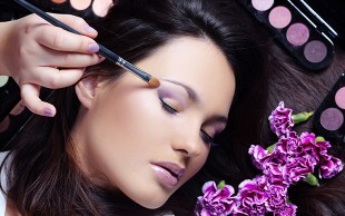 آموزش خودآرایی در سالن زیبایی رویا