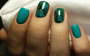 آموزش کاشت ناخن سالن فریبا