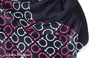 شال Salvatore Ferragamo