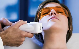 لیزر الکساندرایت الکسیس در درمانگاه پاک