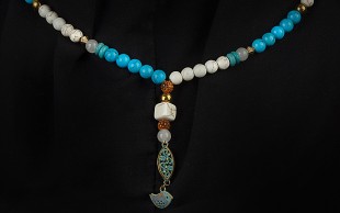 گردنبند رو مانتویی