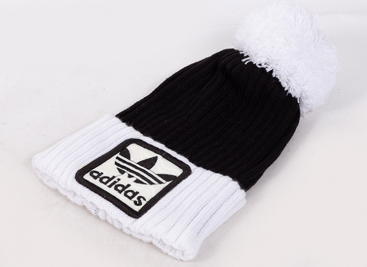 کلاه بافت طرح adidas