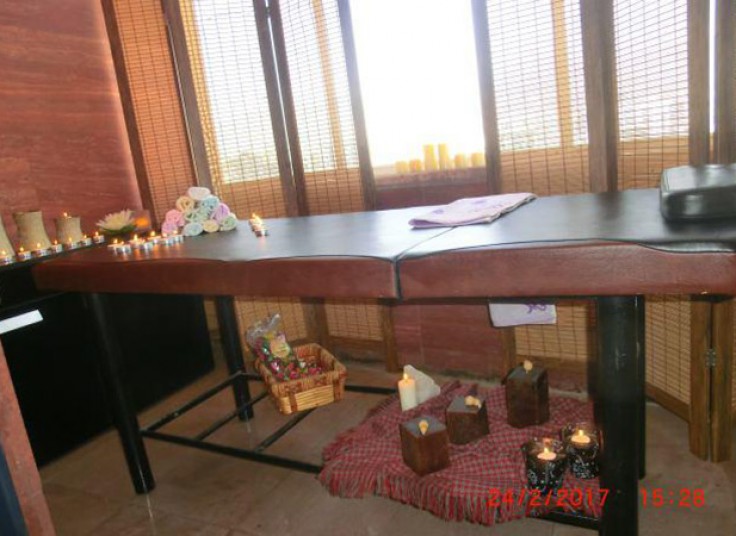 انواع ماساژ در سالن مینا مرادی