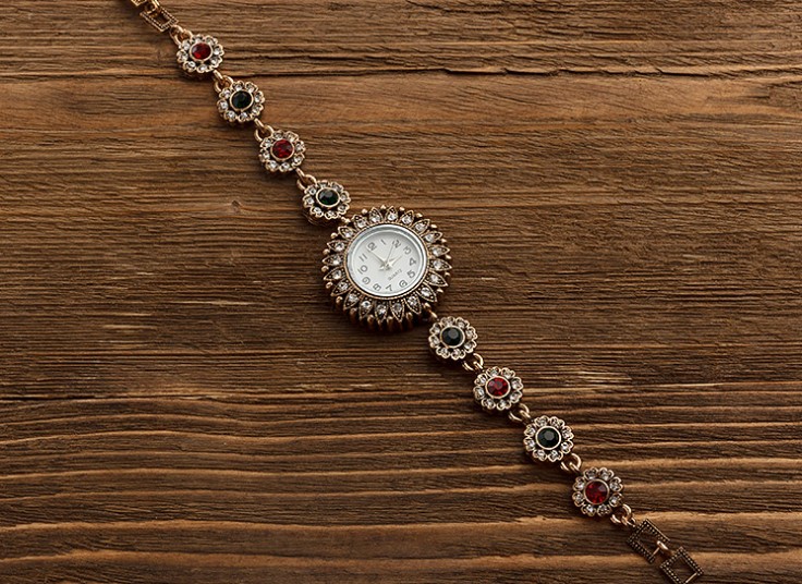 ساعت مچی طرح نقره نگین دار