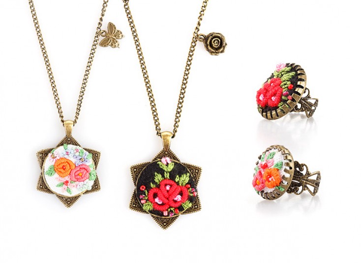 زیورآلات گلدوزی شده