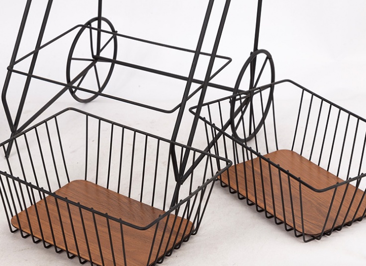 سبد پیاز و سیب‌ زمینی‌ طرح کالسکه