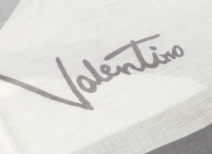 روسری نخی طرح Valentino