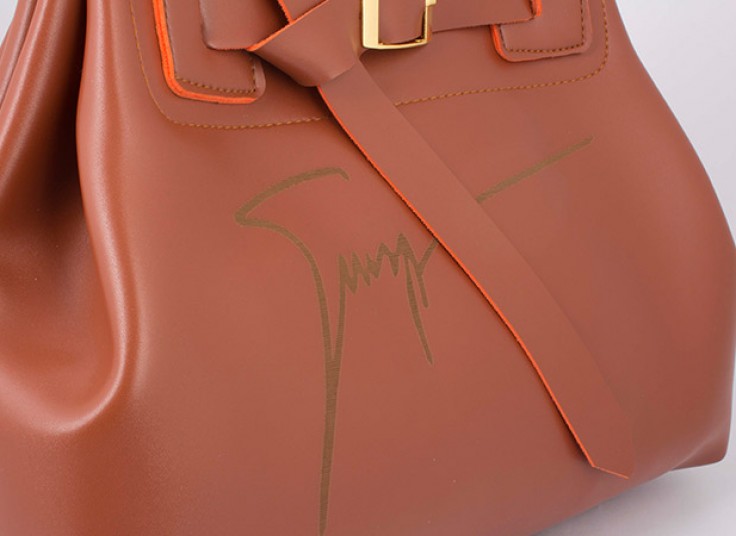 کیف لب بر مدل Signature