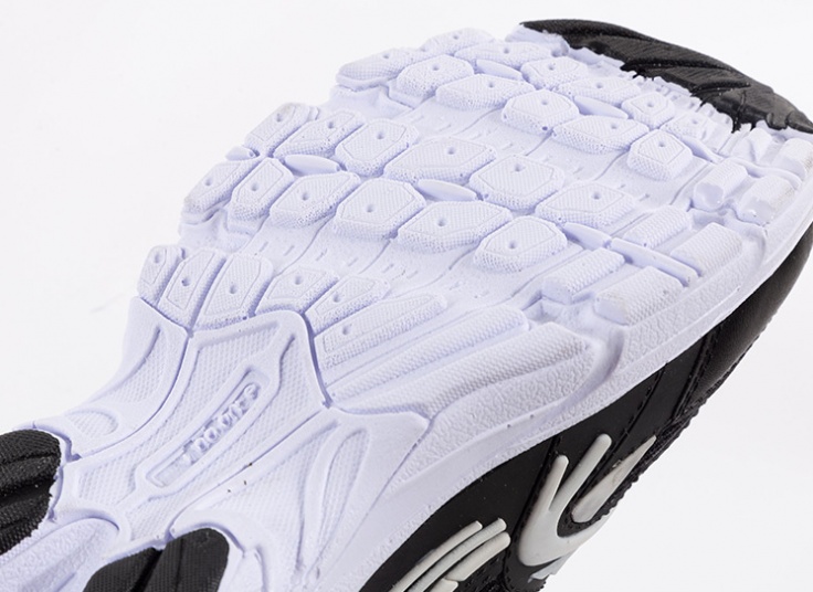 کتانی ورزشی مردانه طرح New Balance