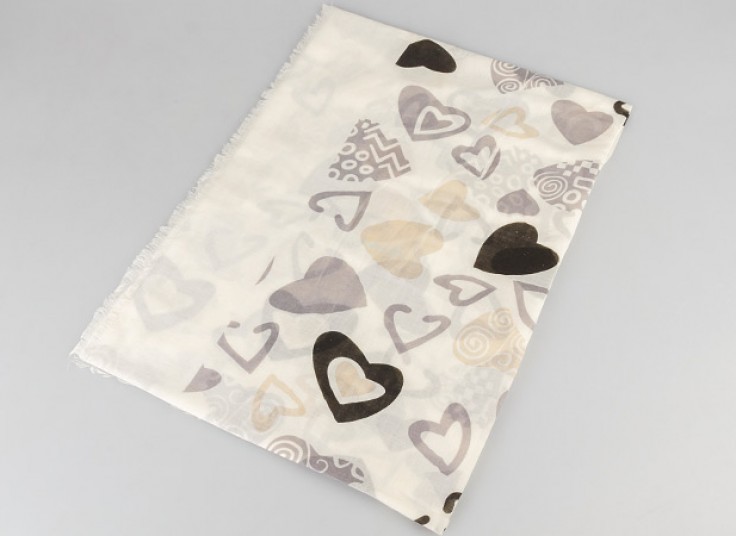 روسری نخی قواره دار طرح قلب