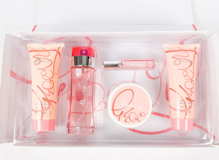 پکیج کادویی محصولات آرایشی CARLOTTA