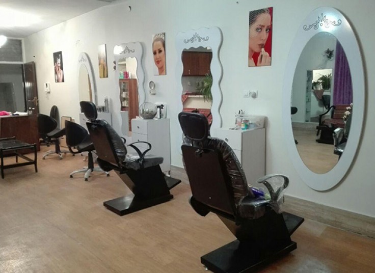 خدمات ناخن سالن زیبایی ارغوان