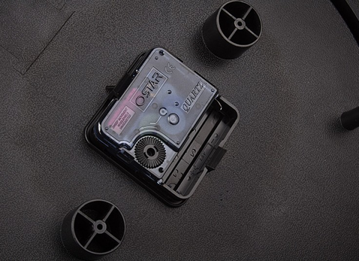 ساعت دیواری طرح چوب CITIZEN