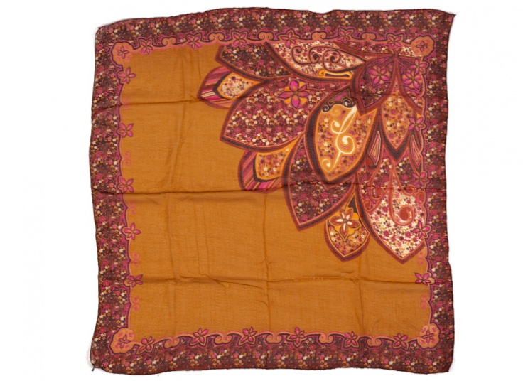 روسری نخی گل‌دار