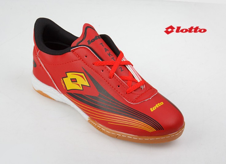 کفش فوتبالی CR7