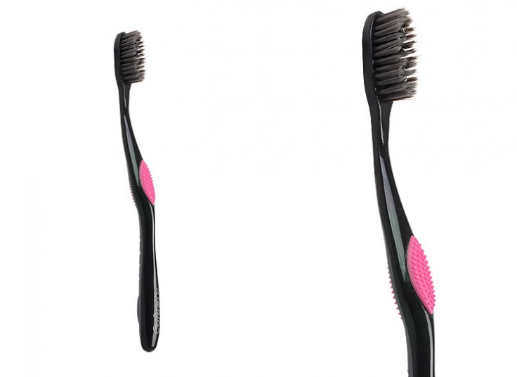 مسواک زغالی Colgate