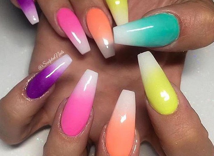 خدمات ناخن در سالن فائزه