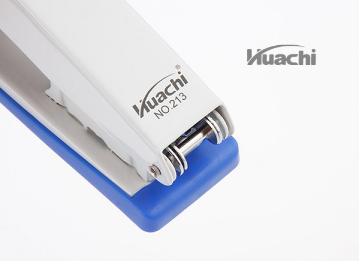 دستگاه منگنه Huachi Stapler 