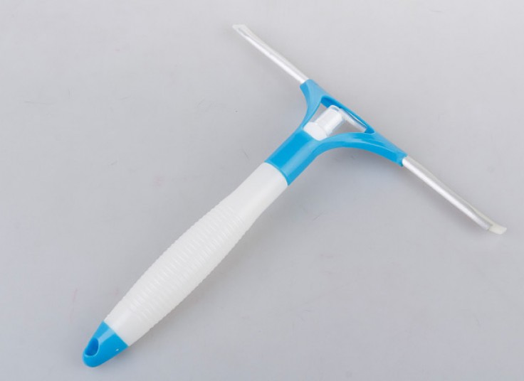 شیشه پاک کن اسپری دار