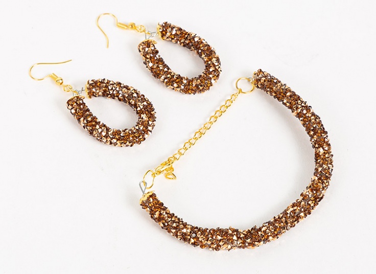 گوشواره و دستبند کریستالی