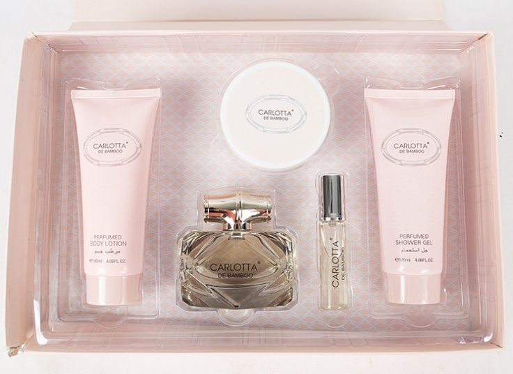 پکیج کادویی محصولات آرایشی CARLOTTA