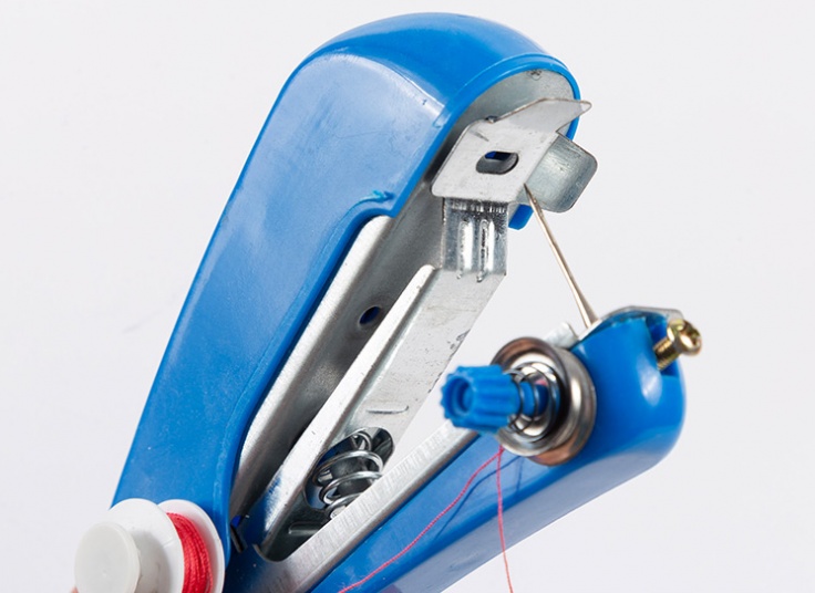 چرخ خیاطی مسافرتی مدل منگنه ای