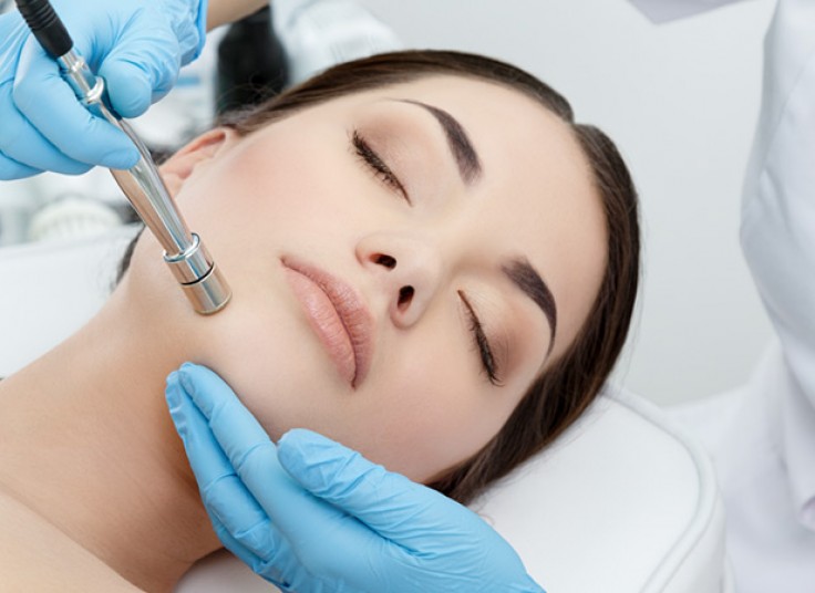 میکرودرم و هیدرودرم مطب دکتر داوودآبادی