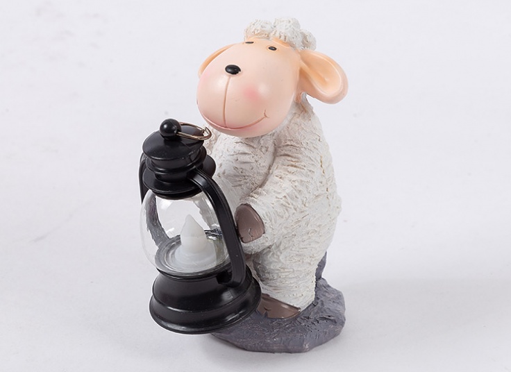 مجسمه گوسفند فانوس دار