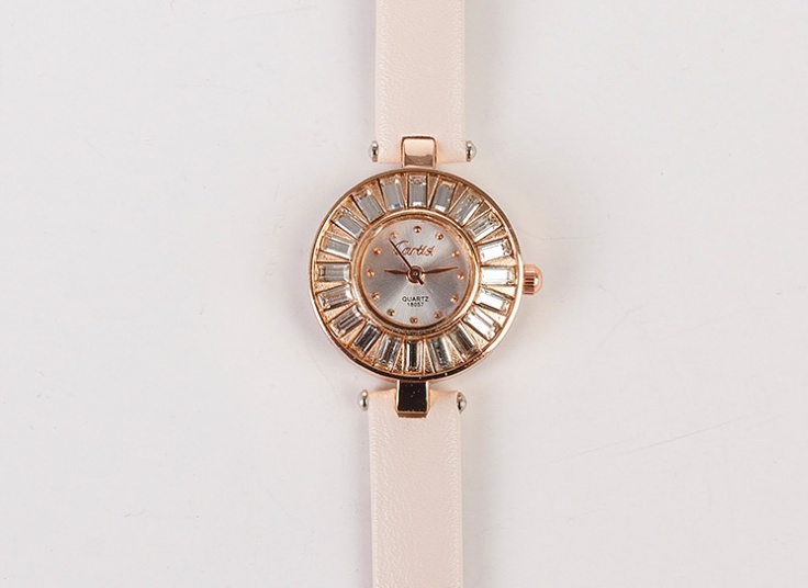 ساعت مچی نگین دار Cartisi