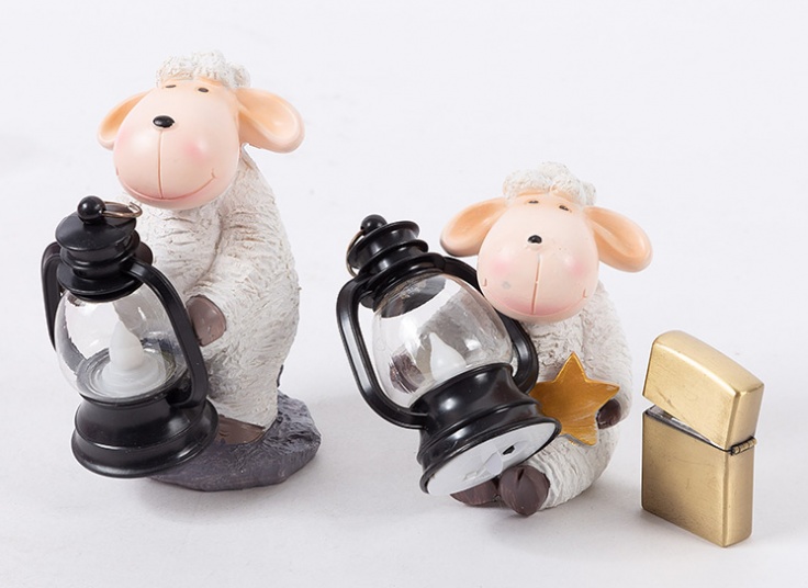 مجسمه گوسفند فانوس دار