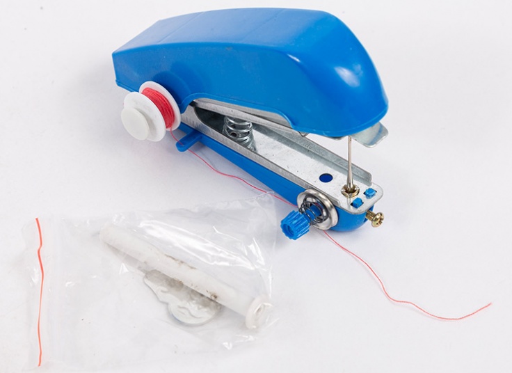 چرخ خیاطی مسافرتی مدل منگنه ای