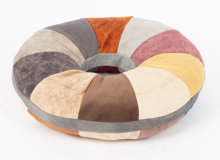 زیر نشیمنی مخملی