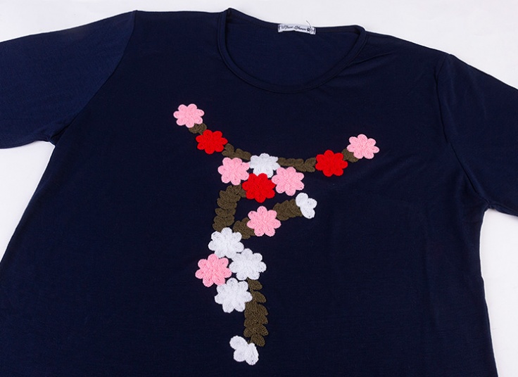 تیشرت زنانه گلدوزی شده Petal