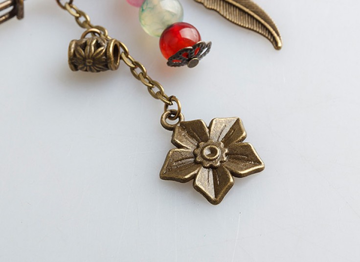 سنجاق سینه آویزدار