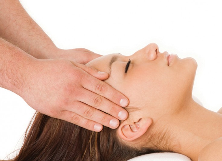 ماساژ ریلکسی و ورزشی دلفین آبی