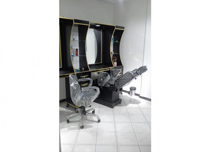 سالن زیبایی ماه پیشونی